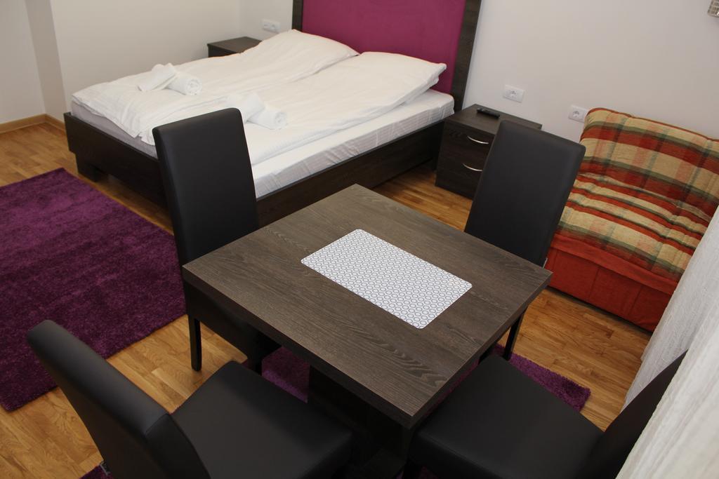Wake Up Apartments And Rooms Belgrado Exterior foto
